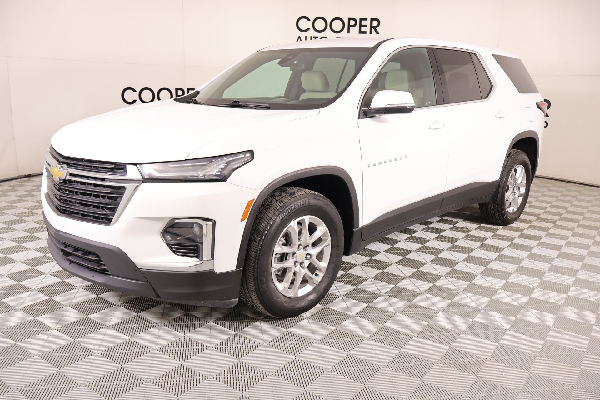 2023 Chevrolet Traverse LS