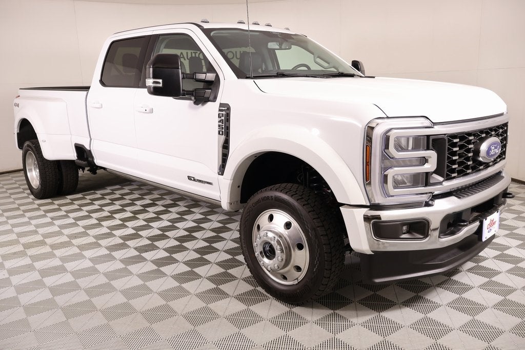 2026 Ford Super Duty F-450 DRW Lariat DRW