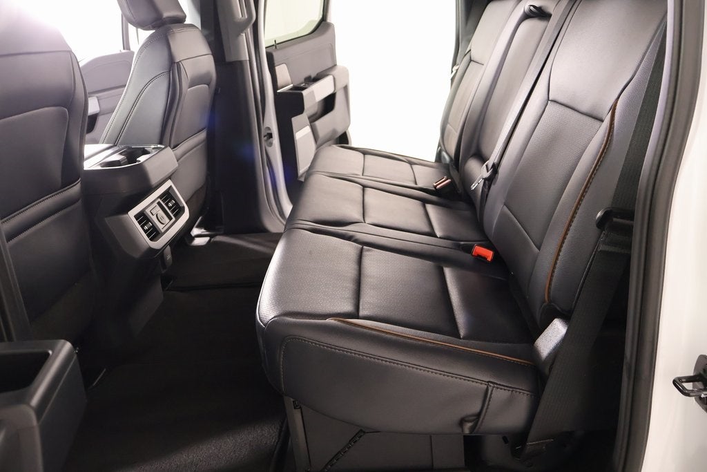 2026 Ford Super Duty F-450 DRW Lariat DRW