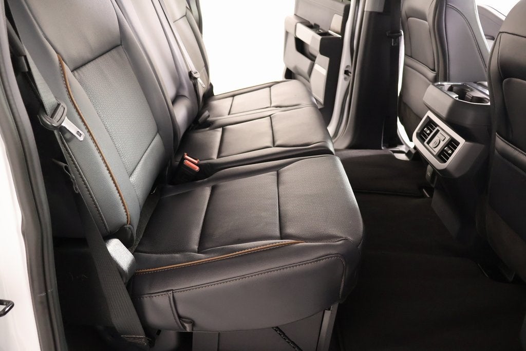 2026 Ford Super Duty F-450 DRW Lariat DRW