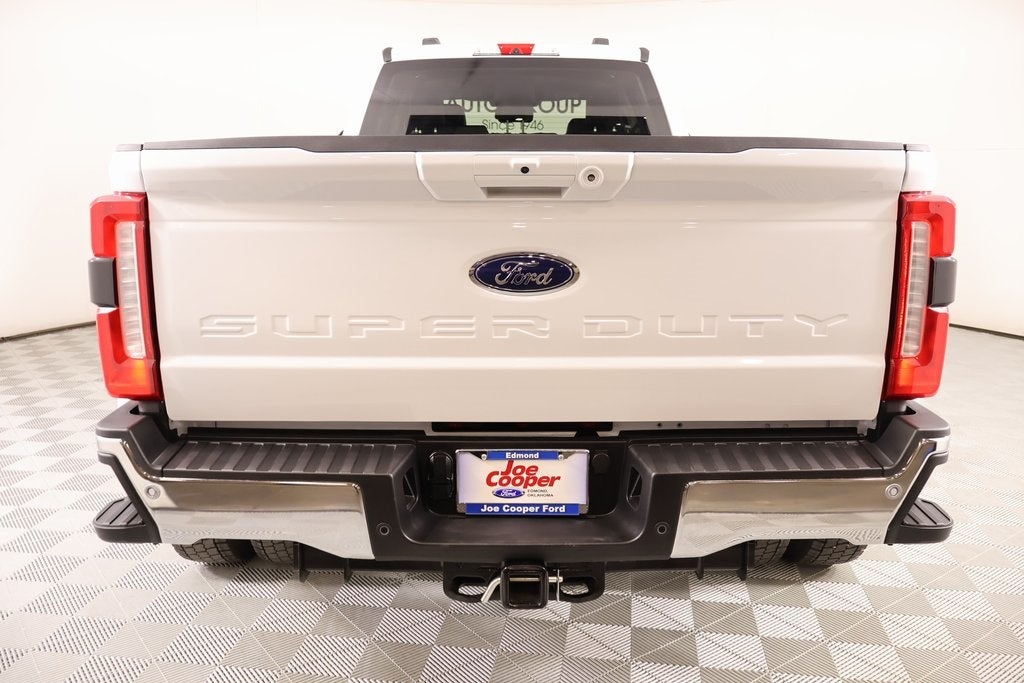 2026 Ford Super Duty F-450 DRW Lariat DRW