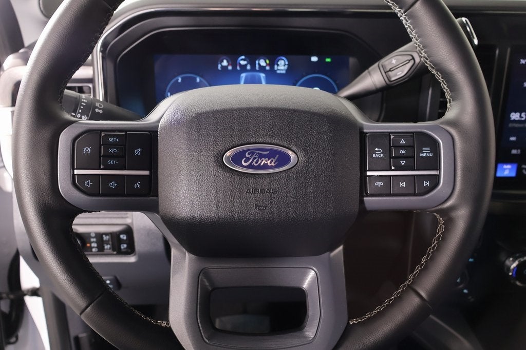 2026 Ford Super Duty F-450 DRW Lariat DRW