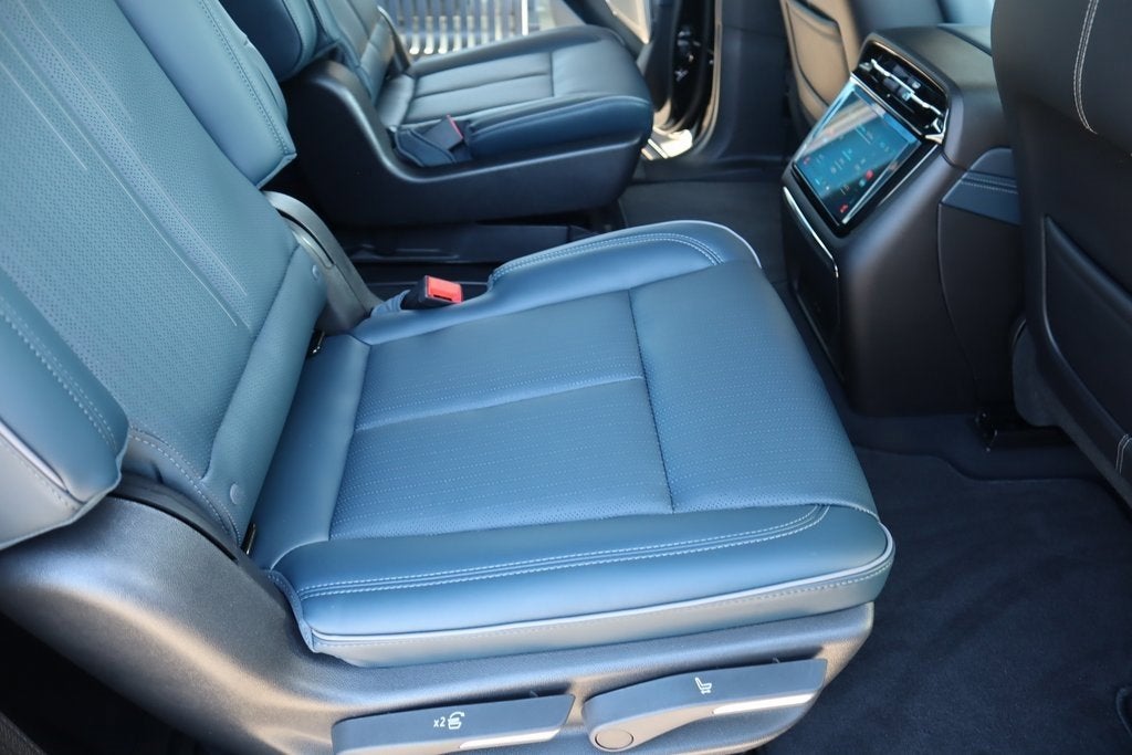 2025 Cadillac ESCALADE IQ Sport 2